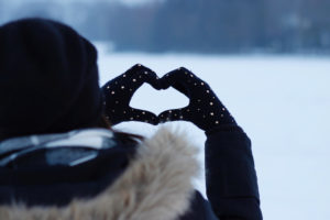 Beanie Mütze Haube Winter Schnee Süchtig nach Lifestyleblog Linz