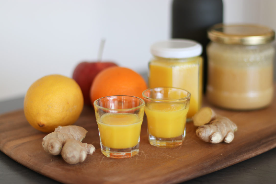 Ingwer Shots mit Zitrone, Orange &amp; Apfel.